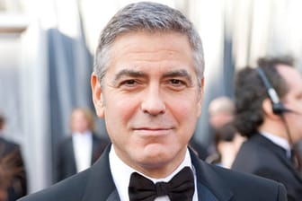 Auch George Clooney steh zu seinen grauen Haaren.