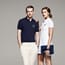 Der echte Poloshirt-Klassiker stammt vom Label des französischen Tennisspielers René Lacoste. Zum 80-jährigen Jubiläum der Marke gibt es limitierte Sondereditionen der kultigen Shirts.