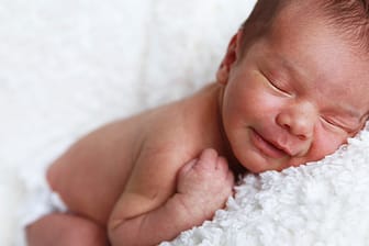 Kommen bei Vollmond wirklich mehr Babys zur Welt?