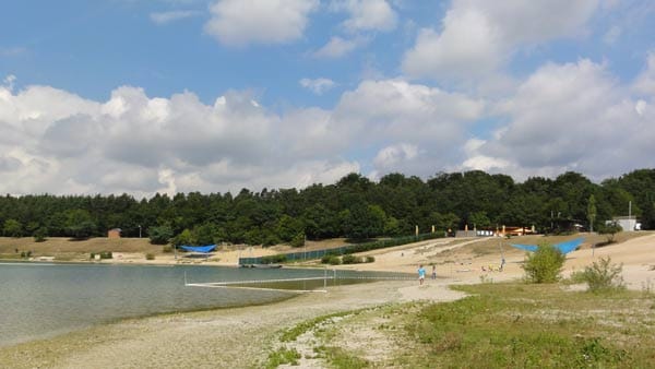 Gut Baden ist dagegen im Langener Waldsee bei Frankfurt am Main. Am Strandbad attestiert der ADAC "sehr gute" Wasserqualität.