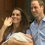 Die ersten Fotos von Herzogin Kate und Prinz William mit dem Royal Baby auf dem Arm beim Verlassen der Klinik, in dem Kate das Kind zur Welt brachte.