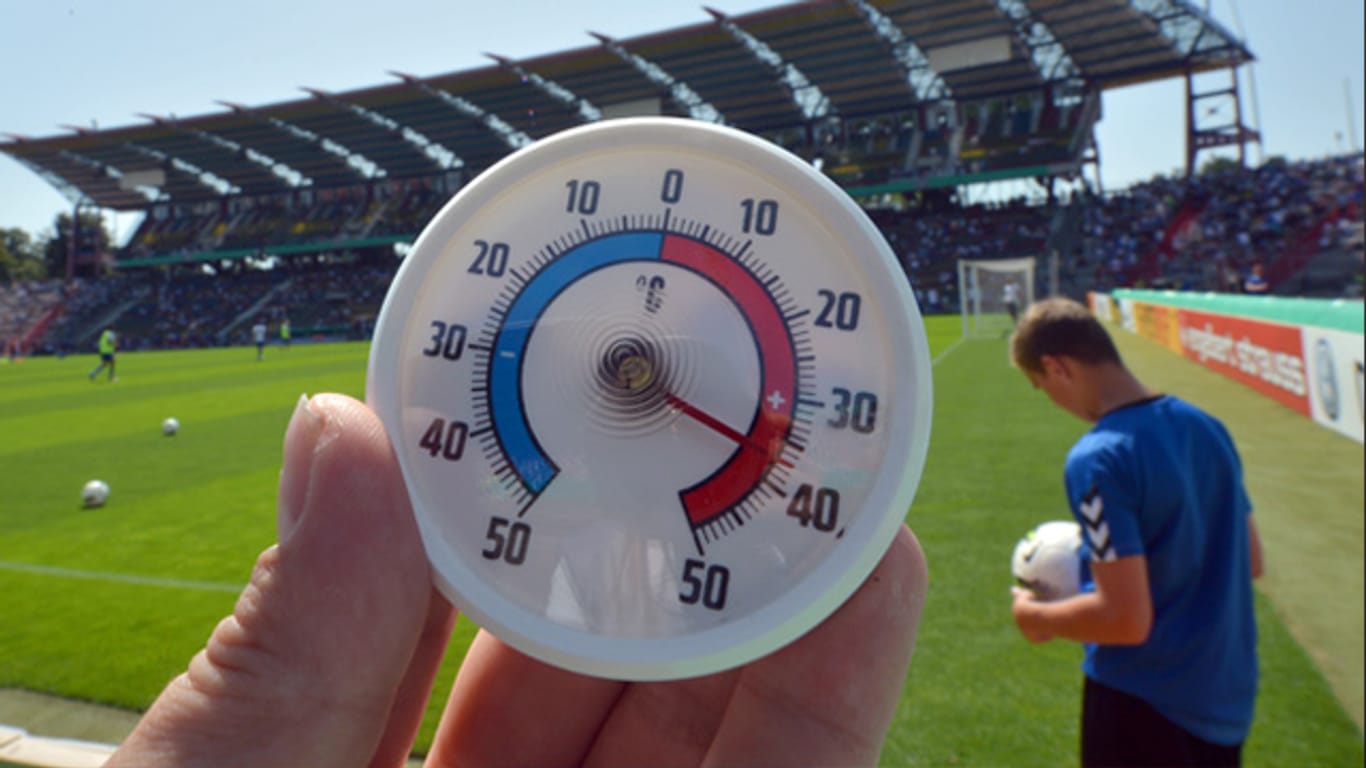 Hitzewelle in Deutschland: Beim Spiel in Karlsruhe werden fast 40 Grad erwartet.