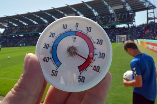 Hitzewelle in Deutschland: Beim Spiel in Karlsruhe werden fast 40 Grad erwartet.