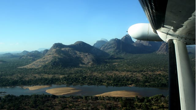Anflug mit dem Leichtflugzeug: Das Niassa-Reservat liegt zwischen den Flüssen Lugenda, Rovuma und Lusanhando.