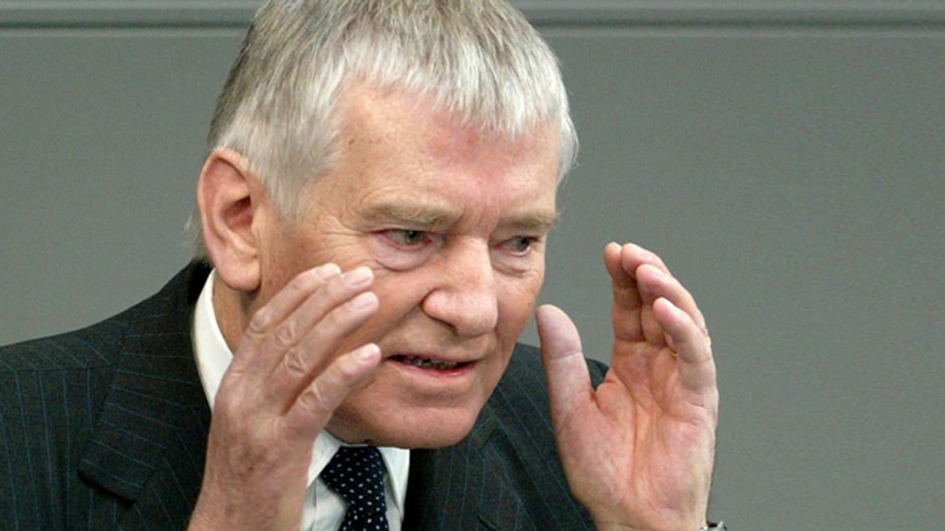 Ex-Innenminister Otto Schily verteidigt die Abhörpraxis der NSA