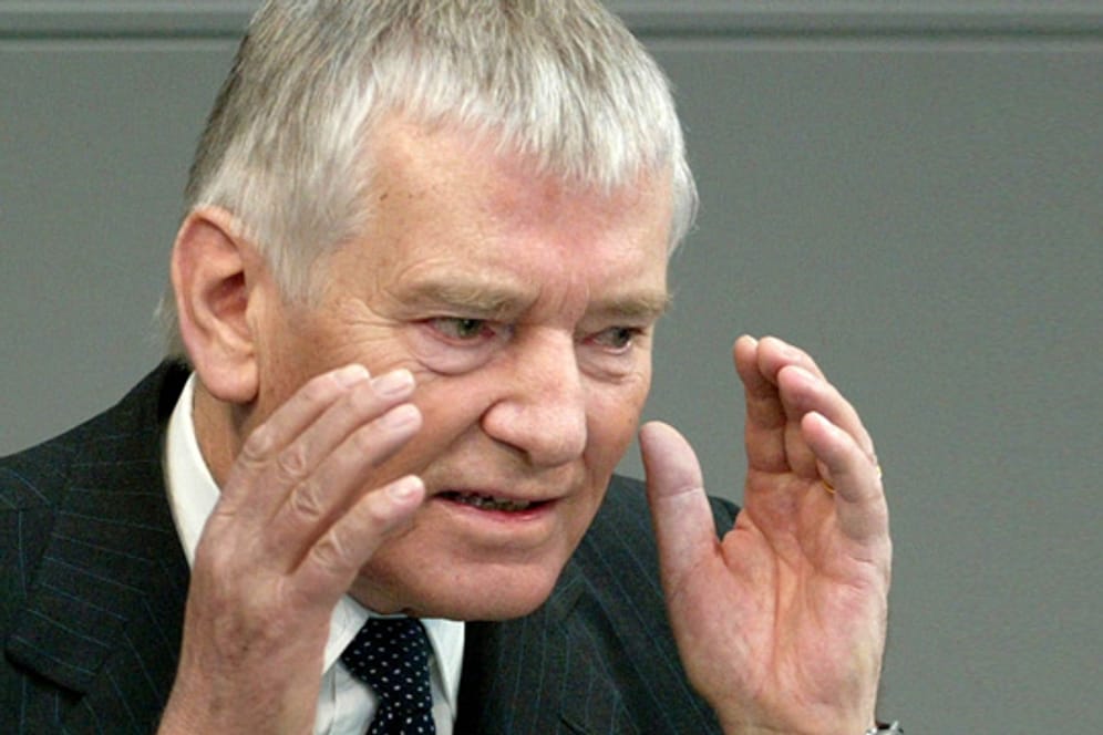 Ex-Innenminister Otto Schily verteidigt die Abhörpraxis der NSA