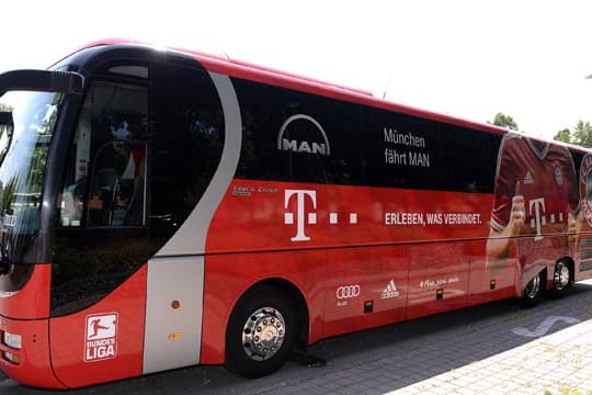 Nach dem Supercup muss der Bus des Triple-Siegers in die Werkstatt.