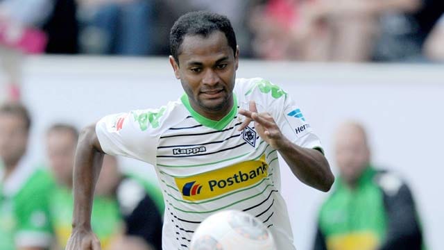 Gladbachs Trainer Lucien Favre baut in der neuen Saison auf seinen Wunschspieler Raffael (im Bild). Gladbachs Trainer Lucien Favre baut in der neuen Saison auf seinen Wunschspieler Raffael (im Bild).