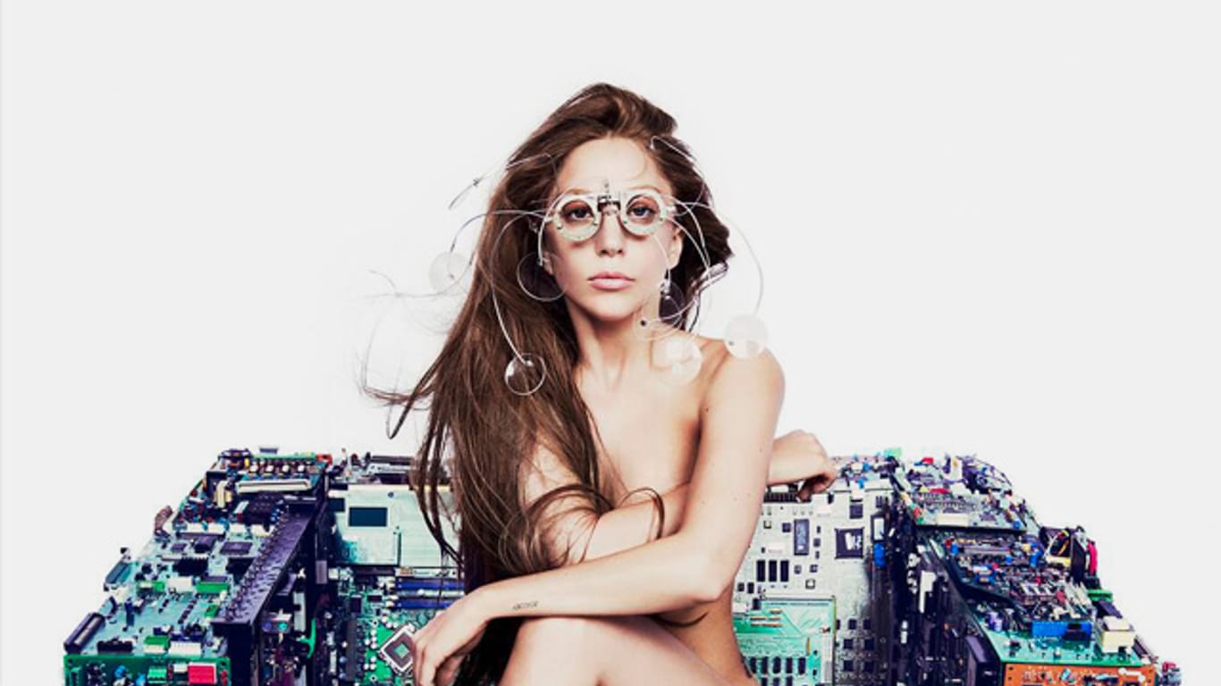 Lady Gaga in gewohnt verrückter Pose.