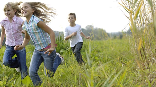 Spielzeugfreie Kindergärten wollen die Interaktion zwischen Kindern fördern