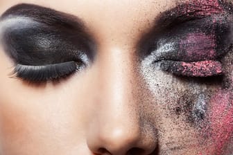 Beauty-Sünden: Zu viel Make-up schreckt Männer eher ab, als dass Frauen ihnen damit gefallen.