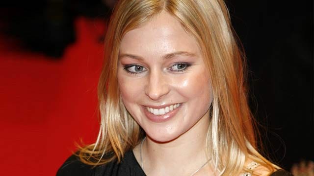 In der Daily-Soap "Unter Uns" spielt Sarah Stark die süße Leonie Weidenfeld. In der Daily-Soap "Unter Uns" spielt Sarah Stark die süße Leonie Weidenfeld.