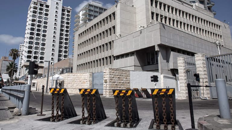 Die US-Botschaft in Tel Aviv ist zu einer Festung ausgebaut. Viele US-Vertretungen sind derzeit wegen neuer Terrordrohungen geschlossen