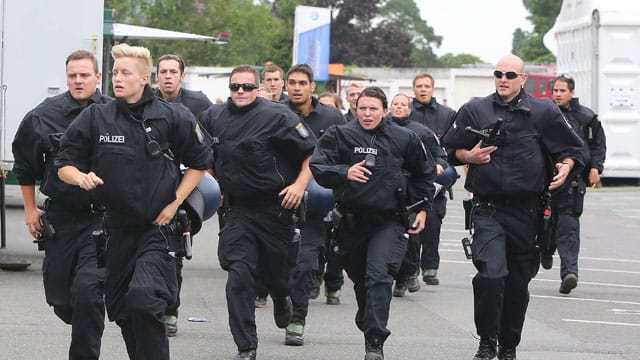 Beim Pokal-Knaller zwischen Darmstadt 98 und Borussia Mönchengladbach hat die Polizei alle Hände voll zu tun.