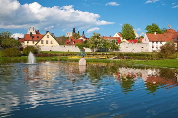 Das schwedische Visby, die Hauptstadt der Insel Gotland strahlt den Glanz einer ehrwürdigen Ostsee-Hansemetropole aus.