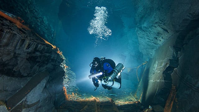 Geflutetes Schieferbergwerk Nuttlar: Erst rund zwei der insgesamt zwölf Kilometer unter Wasser sind bislang erkundet. Der Rest bietet ausgiebig Raum für Entdeckungen.