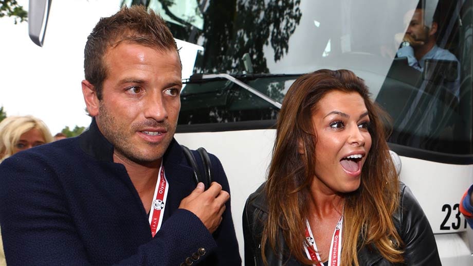 Rafael van der Vaart räumt mit Baby-Gerücht um Sabia auf. Rafael van der Vaart räumt mit Baby-Gerücht um Sabia auf.