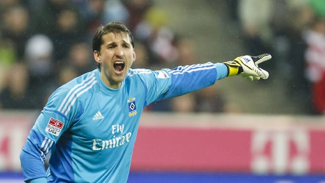 HSV-Keeper René Adler übt Kritik an seinen Vorderleuten. HSV-Keeper René Adler übt Kritik an seinen Vorderleuten.