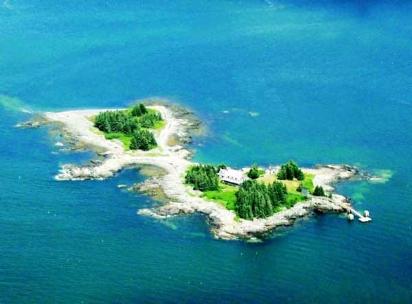 Spectacle Island ist eine sechs Hektar große Privat-Insel vor der Küste von Bar Harbor im US-Bundesstaat Maine.