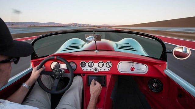 Lucra Cars: Rennwagen-Cockpit des LC470