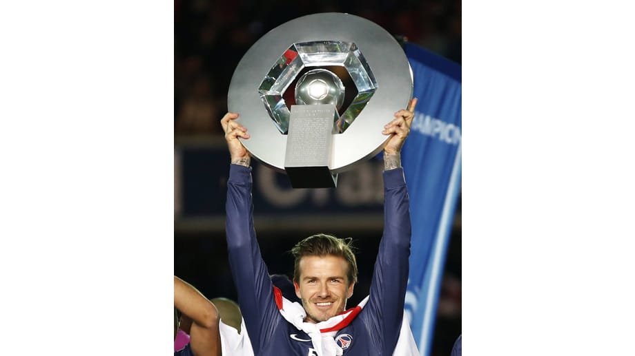 David Beckham freute sich mit dem PSG über den ersten Titel seit 1994. Damals gab es das "Hexagoal" als Meistertrophäe noch nicht. Erst seit 2007 wird die Trophäe, die ihren Namen in einer Internetabstimmung bekam, vergeben. Die alte Trophäe war nach fünf Titeln in Folge in den Besitz von Olympique Lyon übergegangen.