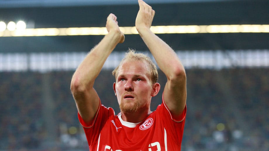 Tobias Levels bedankt sich bei den Fans für die aufmunternden Sprechchöre. Tobias Levels bedankt sich bei den Fans für die aufmunternden Sprechchöre.