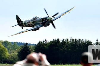 Historische Flugzeuge: Spifire, Messerschmitt und Mustang