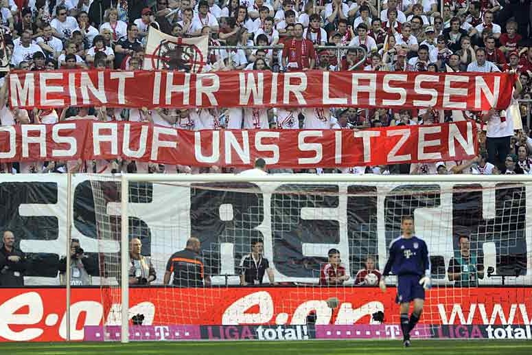 Ein Bild aus dem Jahre 2011: Bereits damals lag die Südkurve mit der Klubführung im Clinch.