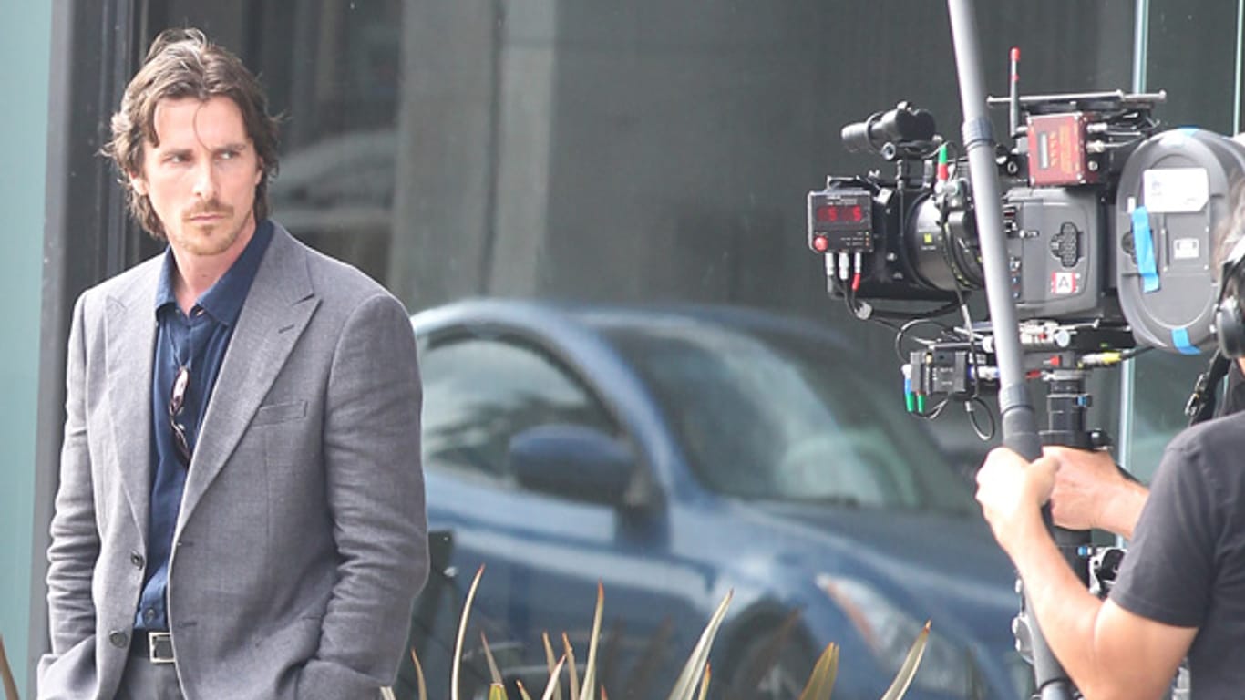 Steht für "Knight of Cups" vor der Kamera, soll aber wieder den Schwarzen Ritter geben: Christian Bale.