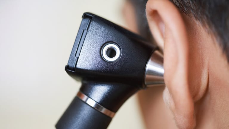 Tinnitus: Bei Tinnitus hilft jetzt auch eine Online-Therapie.