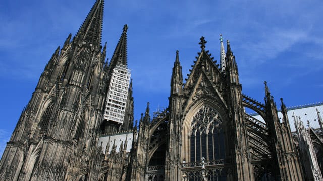 Der Kölner Dom ist berühmt für seine gotische Bauweise