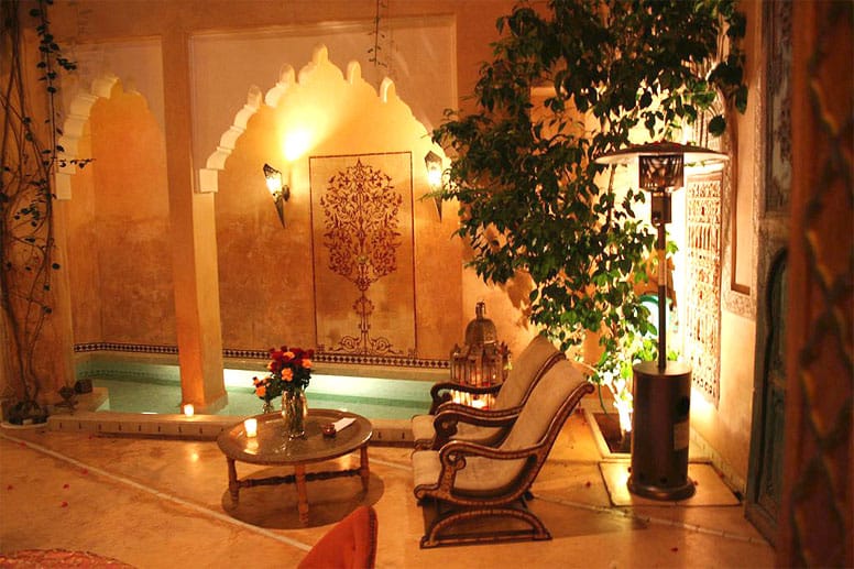 Das "Hotel Riad Armelle" (4 Sterne) in Marokko ist ein Riad wie aus dem Bilderbuch: Mitten in der Medina nächtigen Urlauber in einem traumhaft orientalischen Stadthotel.