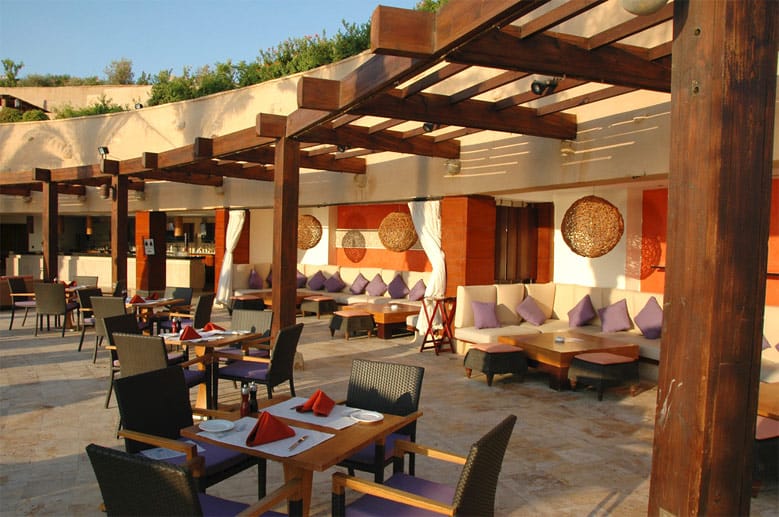 Wer Bauchtanz üben möchte, kann sich bei den abendlichen Aufführungen im "Mövenpick Resort & Spa Dead Sea" (5 Sterne) in Jordanien inspirieren lassen.