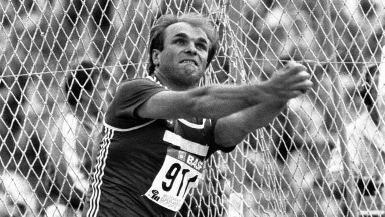Im Hammerwurf hält Juri Sedych den Rekord. 1986 schleudert der Russe den Hammer auf 86,74 Meter.
