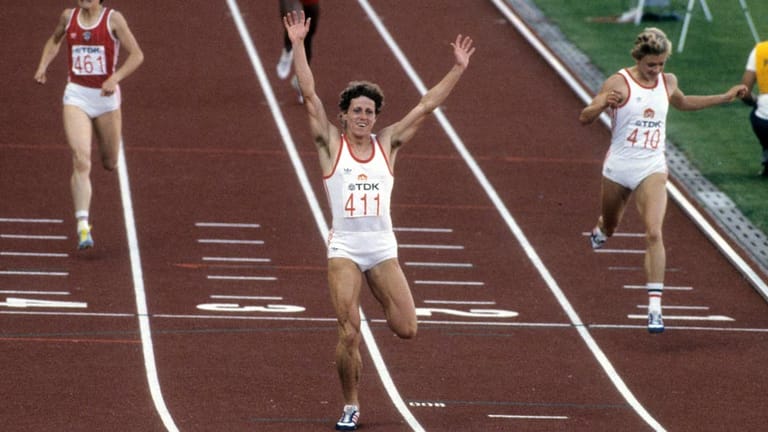 Jarmila Kratochvilova 1983: Über 800 Meter läuft die Tschechin in 1:53,28 Minuten allen davon und hält den Weltrekord bis heute. Vor allem die 80er Jahre gelten nachweislich als das Jahrzehnt der Anabolika- und Dopingeinnahmen. Viele der aufgestellten Bestmarken werden womöglich nie mehr gebrochen werden.