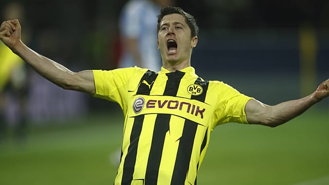Für seine vielen Tore wird Robert Lewandowski vom BVB jetzt deutlich besser entlohnt. Für seine vielen Tore wird Robert Lewandowski vom BVB jetzt deutlich besser entlohnt.