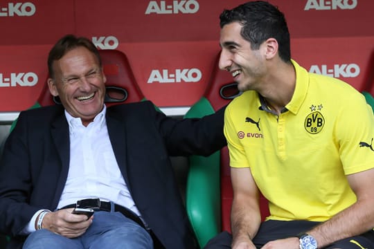 BVB-Geschäftsführer Hans-Joachim Watzke (li.) mit Neuzugang Henrich Mchitarjan.