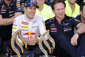 Christian Horner (re.) und Sebastian Vettel feiern den Sieg mit den erneuerten Reifen auf dem Nürburgring.