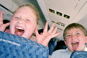 Kinder im Flugzeug können anstrengend sein