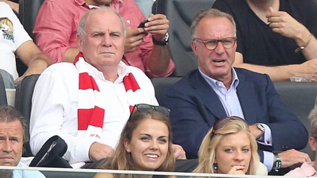 Karl-Heinz Rummenigge (re.) lässt kein gutes Haar am spanischen Verband. Karl-Heinz Rummenigge (re.) lässt kein gutes Haar am spanischen Verband.