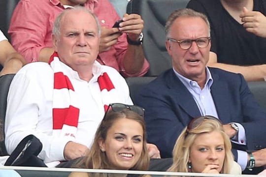 Karl-Heinz Rummenigge (re.) lässt kein gutes Haar am spanischen Verband.