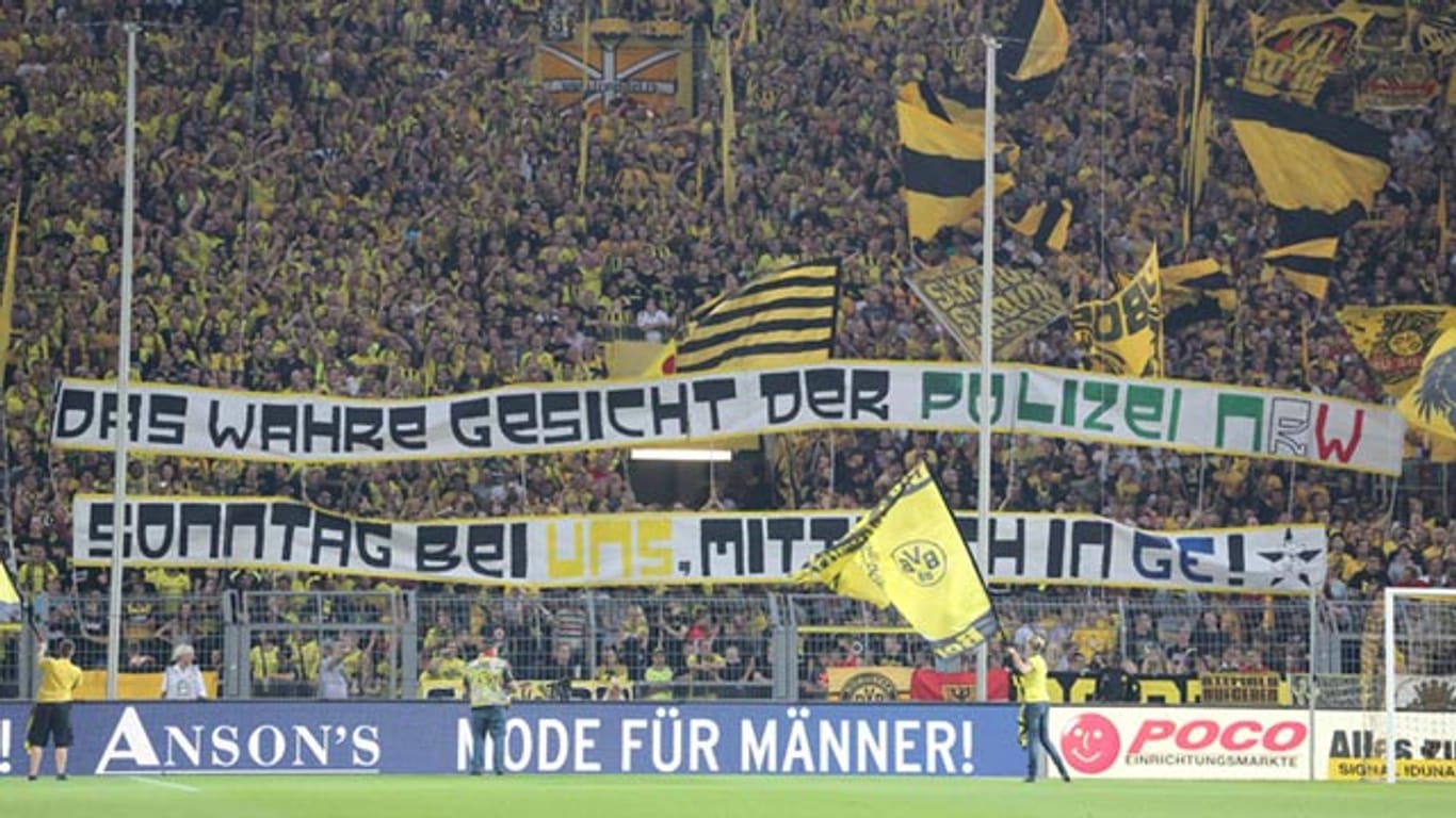 Das gab es noch nie: BVB-Fans solidarisieren sich mit dem großen Rivalen Schalke 04.