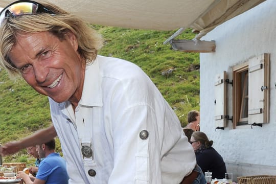 Hansi Hinterseer hat gut Lachen: Der von der ARD abservierte Volksmusiker rockt die Charts.