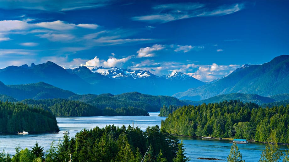 Uralte Bäume, lange Strände und spiegelglatte Seen: So faszinierend ist Vancouver Island.