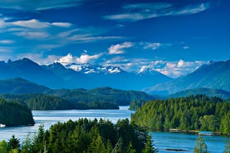 Uralte Bäume, lange Strände und spiegelglatte Seen: So faszinierend ist Vancouver Island.