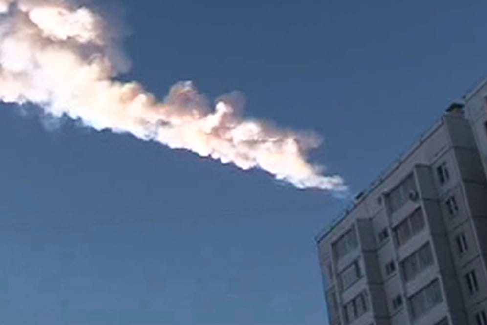 Am 15. Februar 2013 stürzt der Meteorit über der russischen Millionenstadt Tscheljabinsk ab.