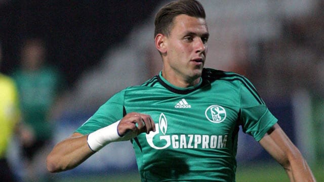 Die rechte Hand und der Unterarm von Adam Szalai sind bandagiert. Die rechte Hand und der Unterarm von Adam Szalai sind bandagiert.