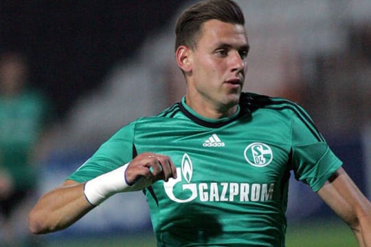 Die rechte Hand und der Unterarm von Adam Szalai sind bandagiert.