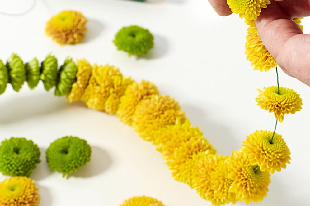 Tischdeko aus Chrysanthemen leicht gemacht.