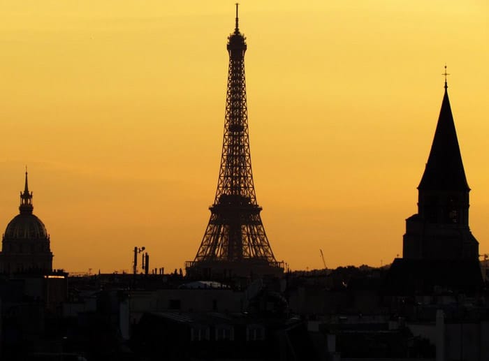 Vorhang auf und beste Sicht auf bekannteste Sehenswürdigkeiten von Paris – das bieten nicht viele Hotels. Aber das "Hotel Holiday Inn Paris Notre Dame" tut es.